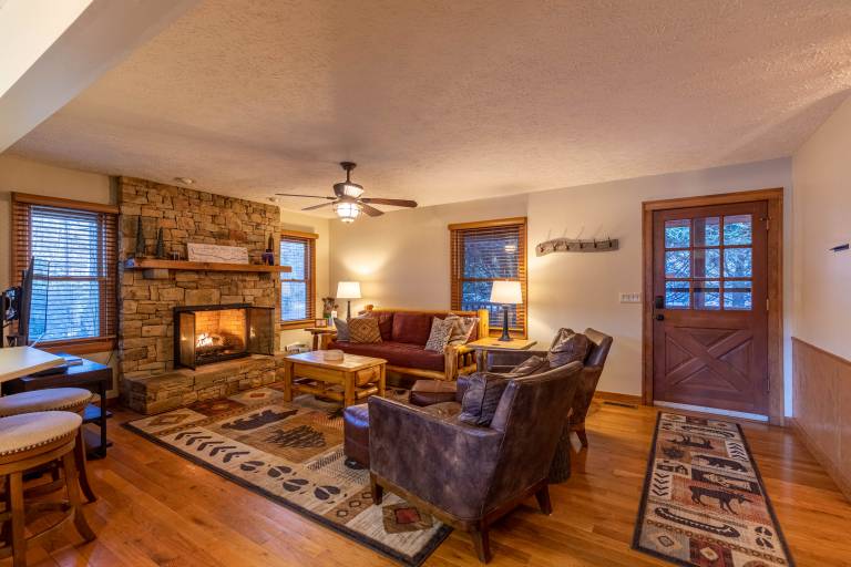 Nuttin Better - App Ski Mtn cabin with hot tub, game table in Boone, NC