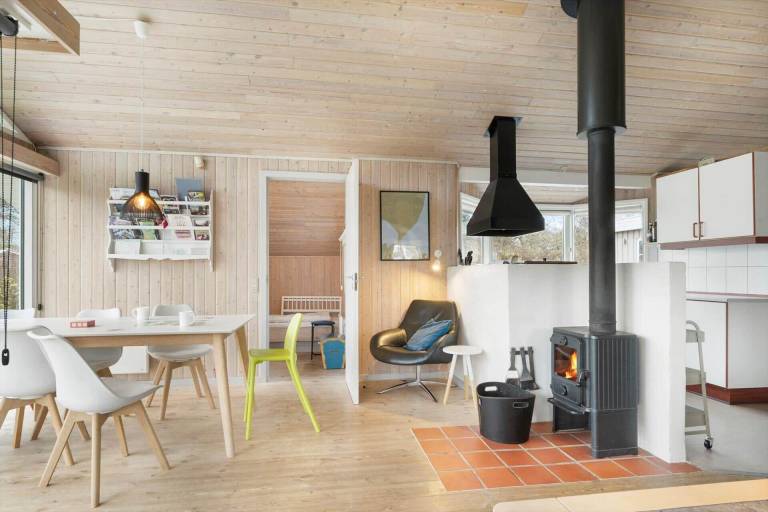 Vacation home with sauna, hot tub & terrace — photo 5