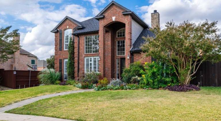House with jacuzzi & pool | Pet-friendly in Plano, TX