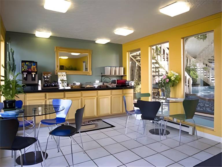 Pacific Inn Monterey — photo 2