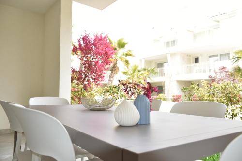 Apartment with private pool, yard & jacuzzi — photo 4