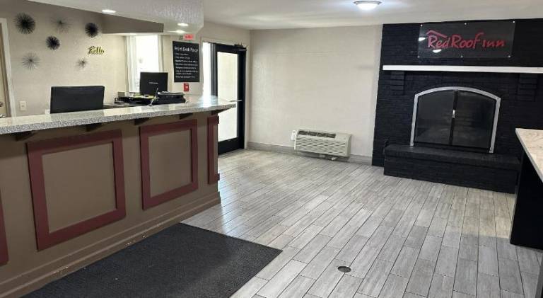 Red Roof Inn & Suites Marysville — photo 4