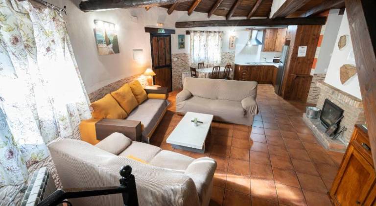 House with pool, garden & patio | Pets allowed — photo 2