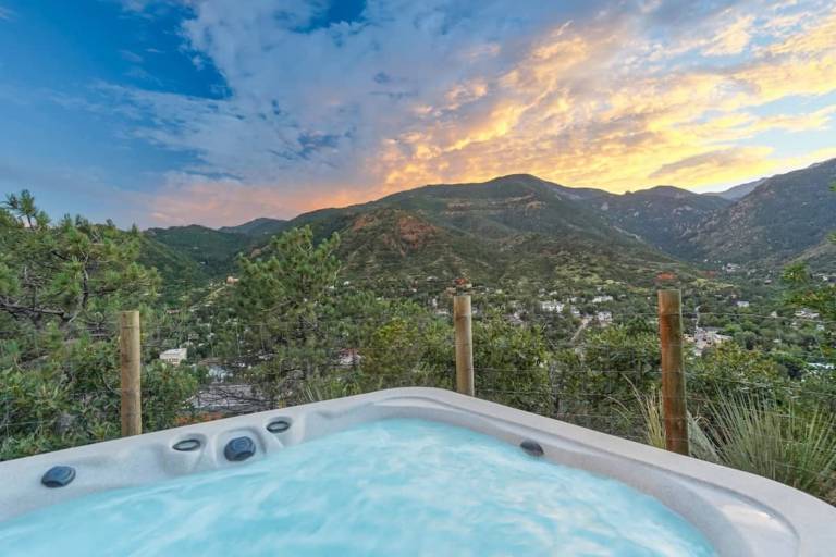 Stunning Views Modern Luxury Hot Tub Sauna — photo 3