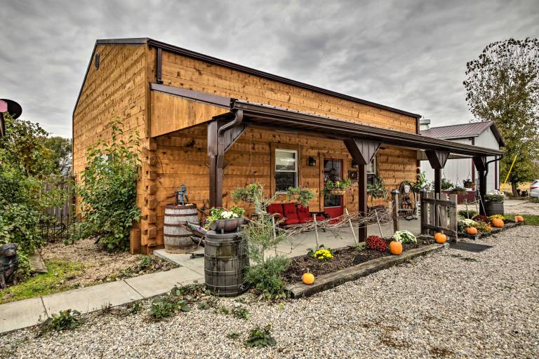'The Bovard Lodge' Rustic Cabin Near Ohio River! — photo 3