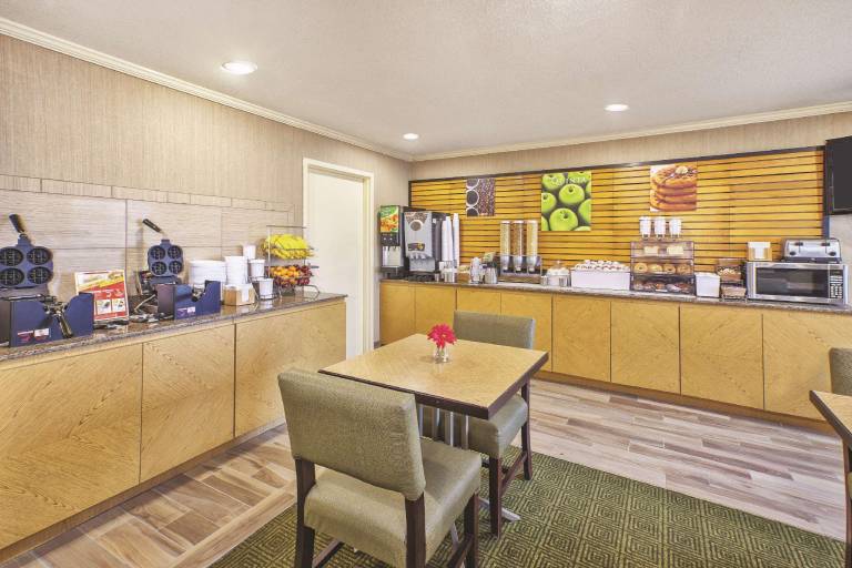 La Quinta Inn by Wyndham Toledo Perrysburg — photo 5