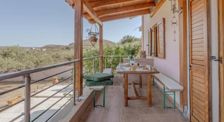 Fully equipped wonderful villa with grill, patio & jacuzzi | Suitable for remote work | Pets are welcome in Hersonissos
