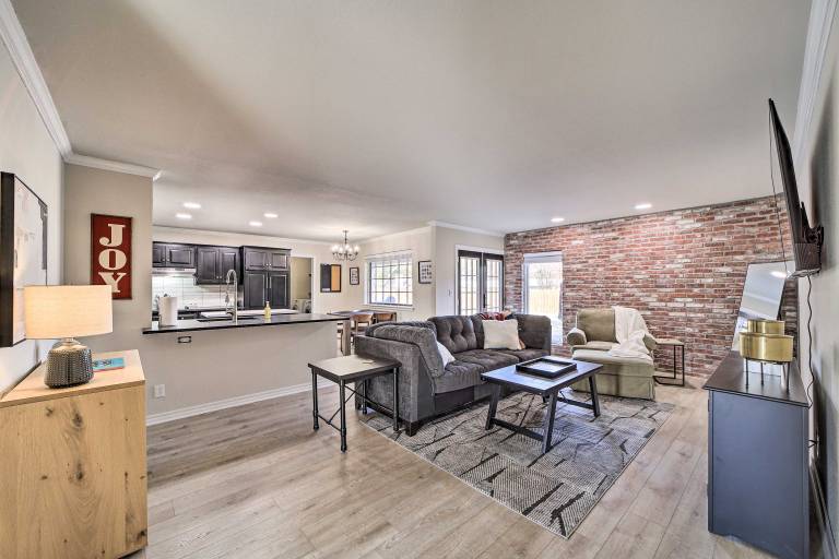Immaculate 'Woodland View' Retreat w/ Hot Tub — photo 4