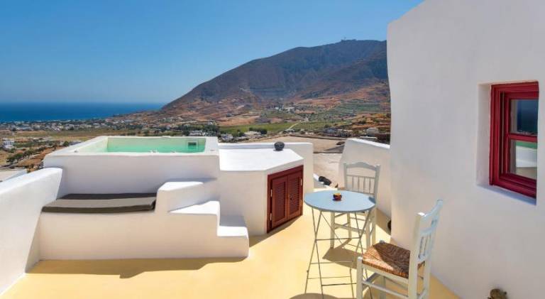 Villa with hot tub & terrace | Perfect for remote work — photo 3