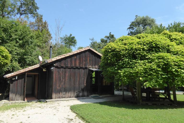 Rental with grill, garden & pool | Pets allowed — photo 4
