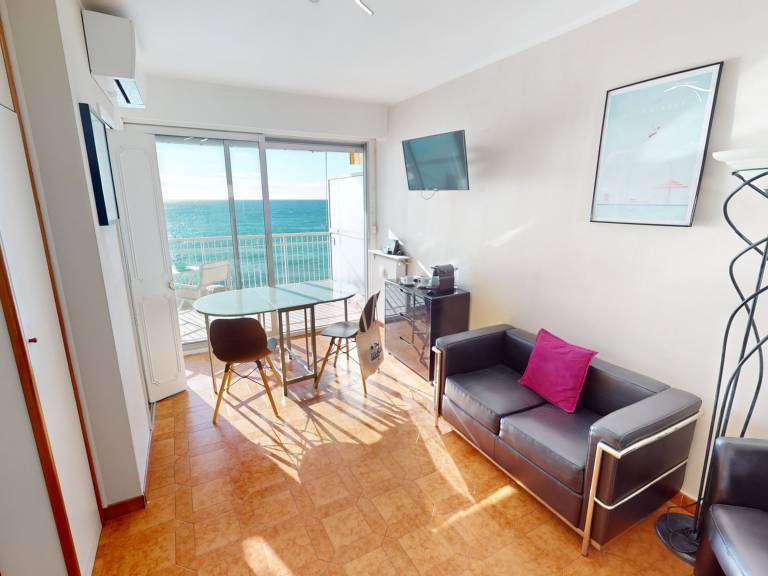 Air-conditioned studio with sea-view terrace and Wifi — photo 5