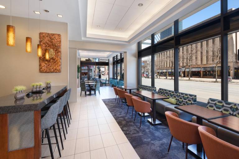 Hampton Inn Cleveland-Downtown — photo 2