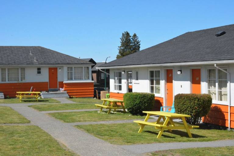 Motel with garden & patio | Garden view