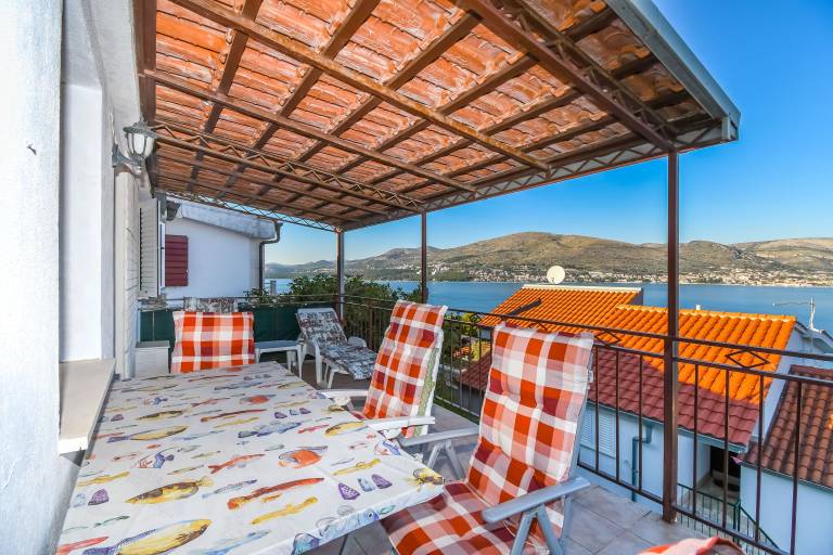 Rental apartment with BBQ & terrace | Sea view — photo 2