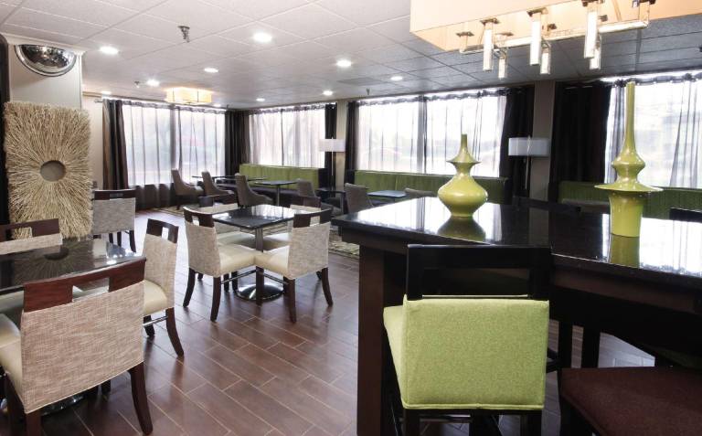 Hampton Inn Indianapolis-N. E./Castleton — photo 4