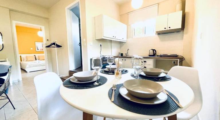 Charming apartment with patio & yard | Perfect for remote work | Pets allowed — photo 2