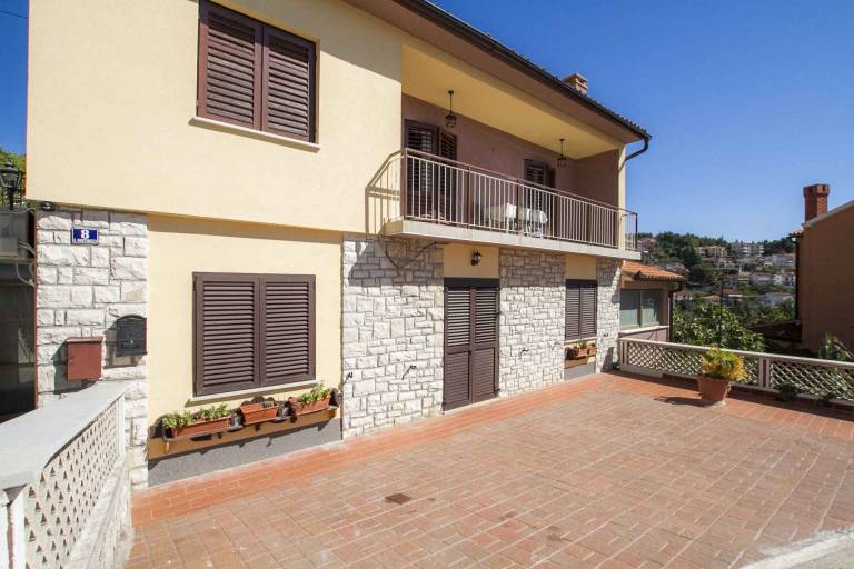 Rental apartment with barbeque & patio — photo 3