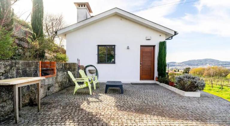 Fully equipped pleasant vacation home with barbecue, terrace & yard | Suitable for remote work | Pets allowed — photo 4