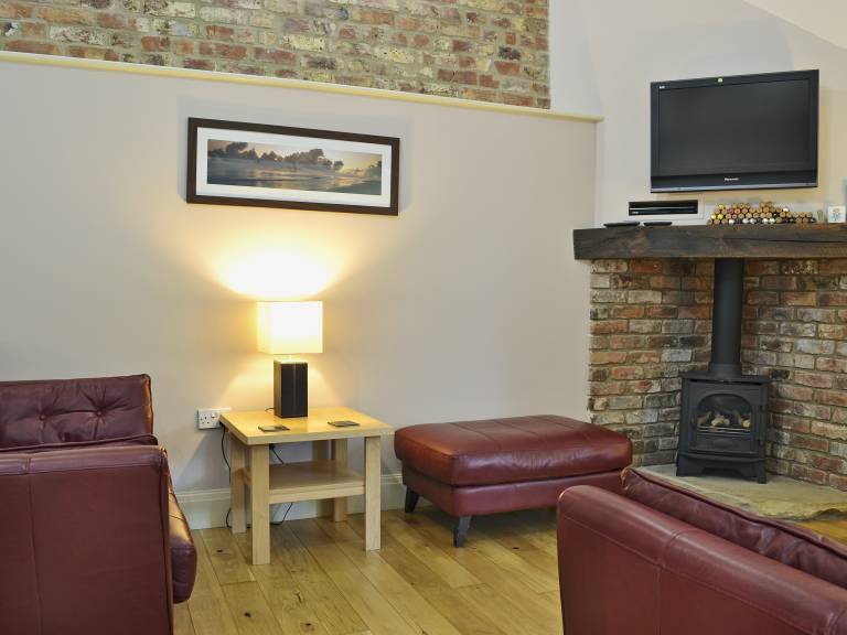 Cottage with garden — photo 2