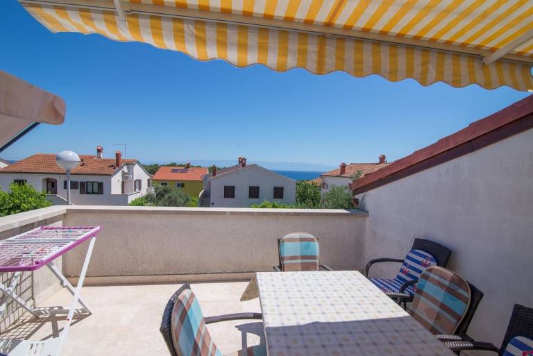 Pleasant apartment with BBQ & yard | Pets allowed — photo 3