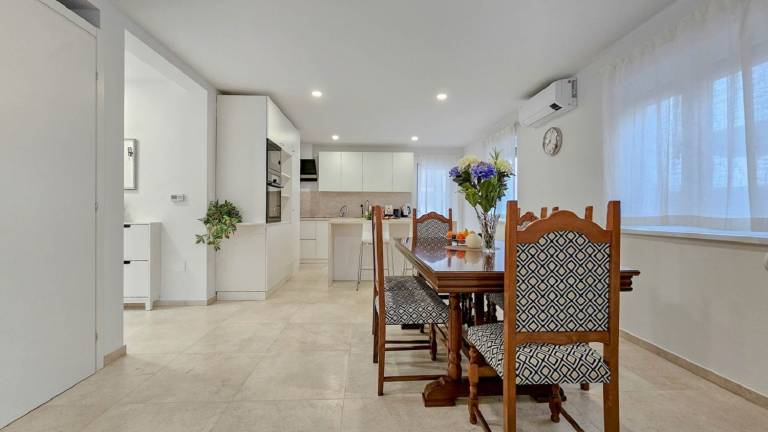 Exquisite villa with private pool, BBQ, table football and en suite bathrooms — photo 5