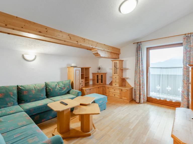 Rental apartment with yard — photo 2