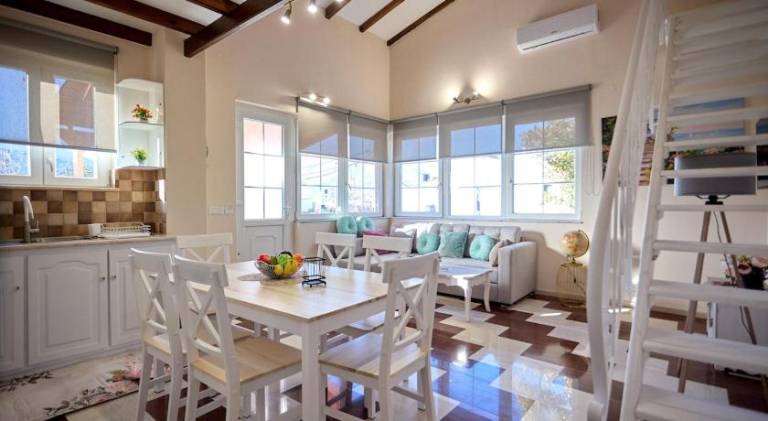 Sweet Cottage In The City in Chios