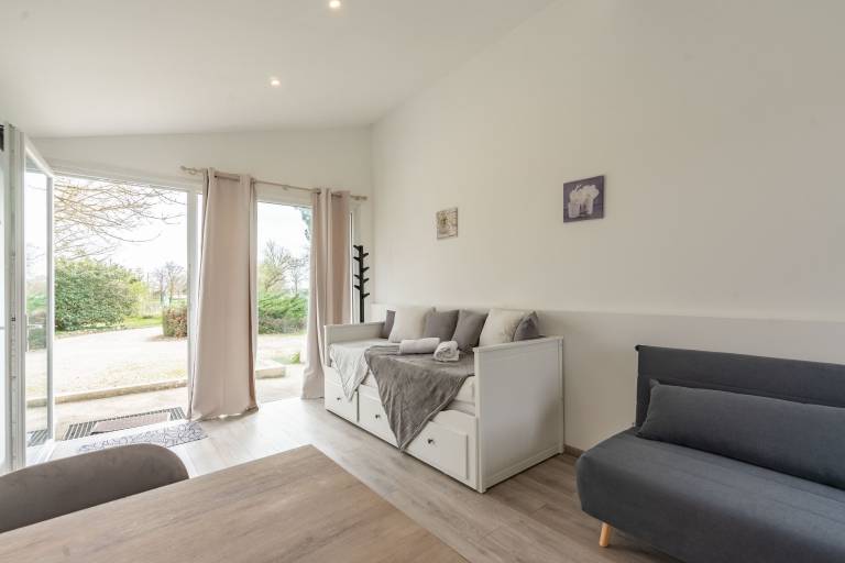 Studio Apartment 'Au Petit Chez Nous' with Private Terrace, Private Garden and Wi-Fi — photo 3