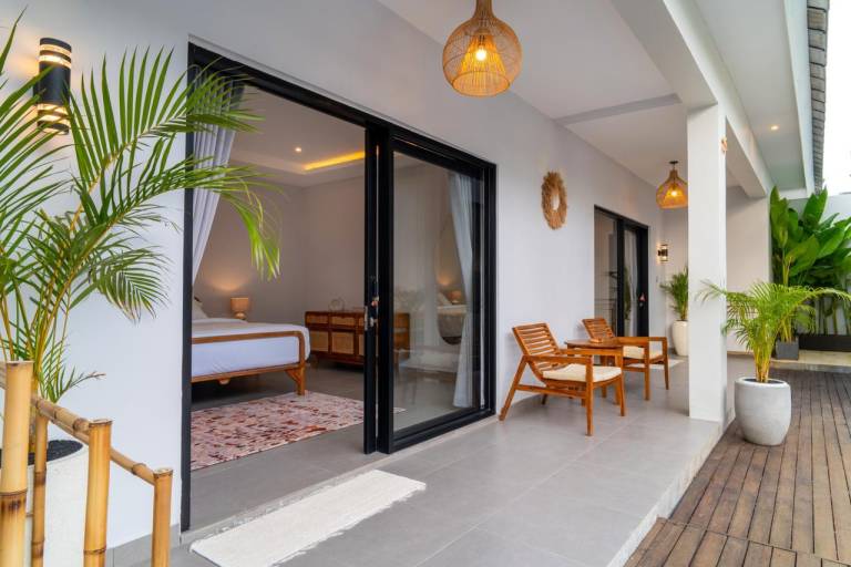 Vacation home with terrace, garden & pool — photo 2