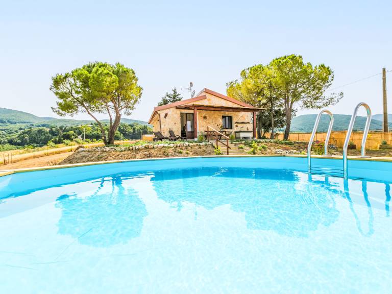 Fully equipped lovely house with terrace, private pool & yard | Nature view | Pet-friendly — photo 3
