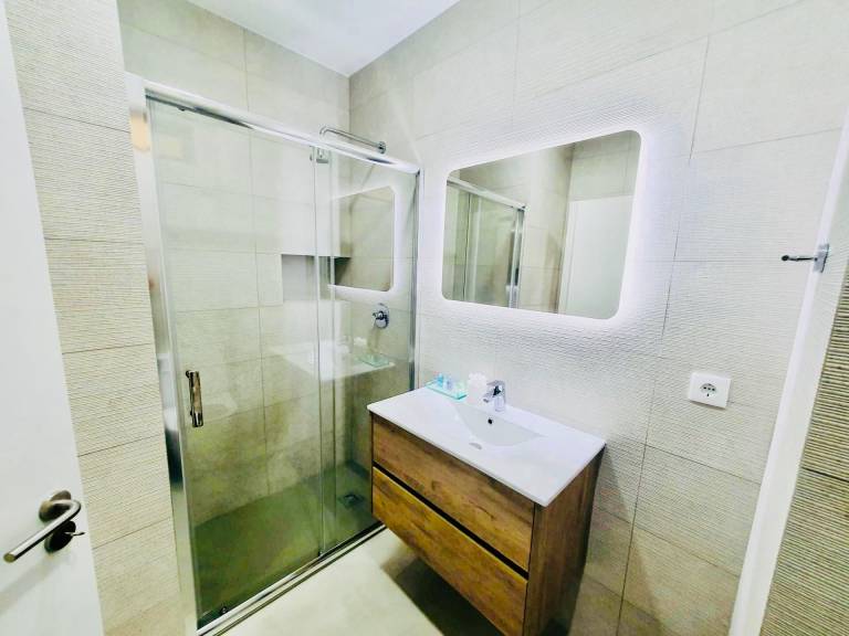 Lagos Marina view apt on main avenue near beaches — photo 3