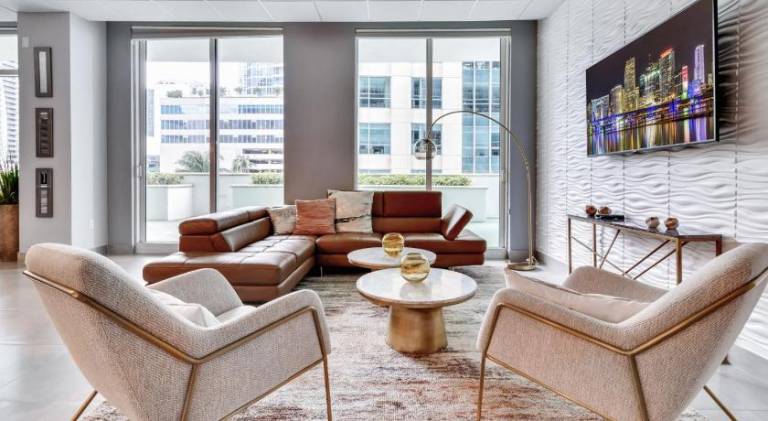 Perfectly Located Miami 3BR with Stunning Views — photo 4