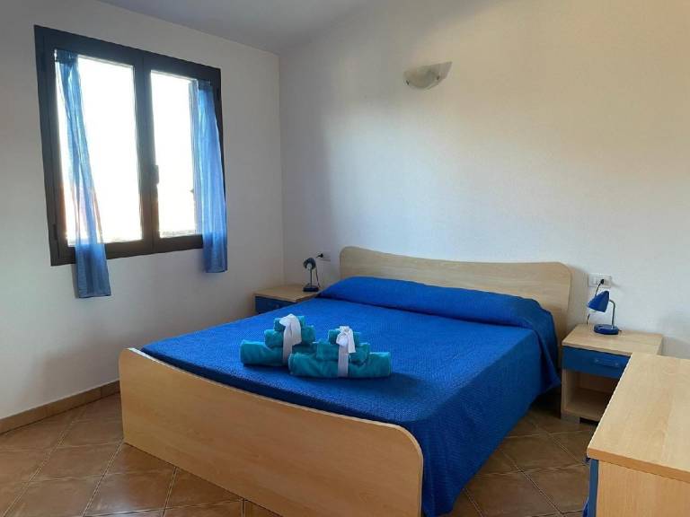 Appartement in Budoni mit Großem Garten