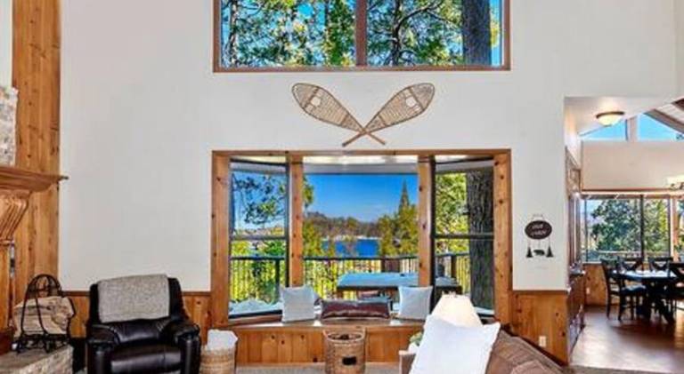 Vacation home with hot tub in Lake Arrowhead, CA