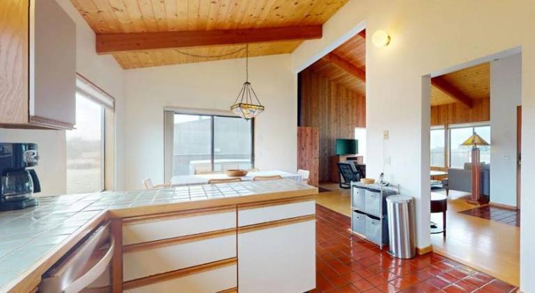 Vacation home with hot tub — photo 3