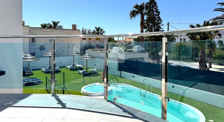 Holiday apartment with yard, private pool & hot tub — photo 2