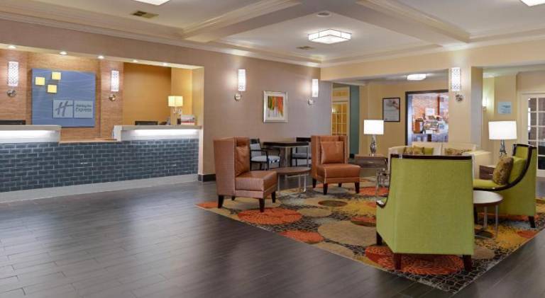 La Quinta Inn & Suites by Wyndham Bessemer — photo 3