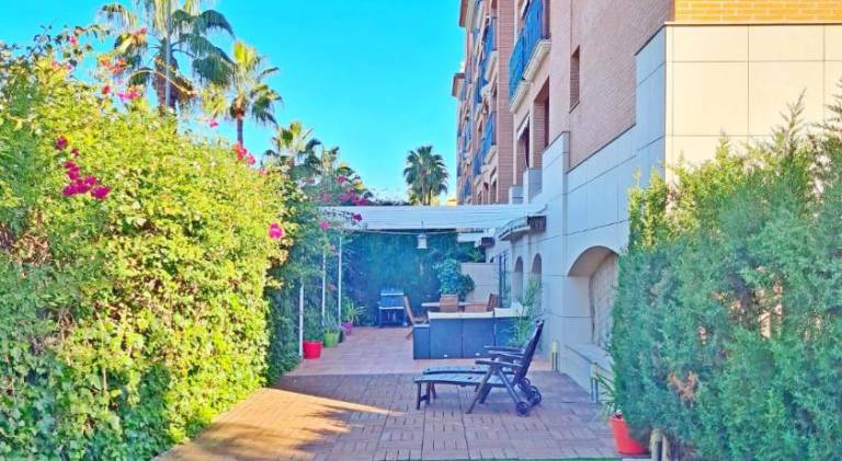 Rental apartment with private pool, patio & yard | Beach nearby | Pets allowed — photo 4