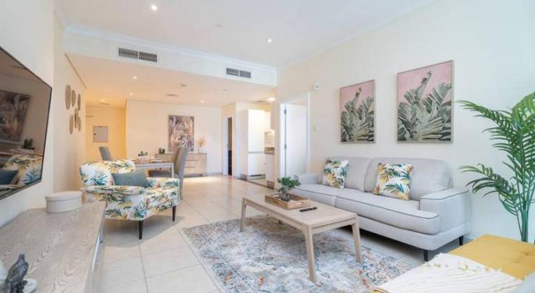 Holiday apartment with pool | Pet-friendly in Abu Dhabi