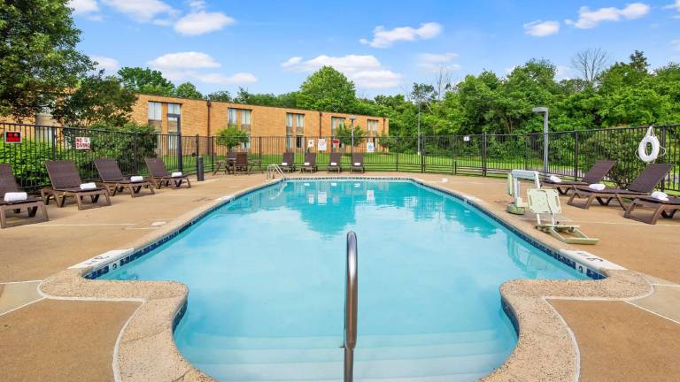Best Western Leesburg Hotel & Conference Center — photo 2
