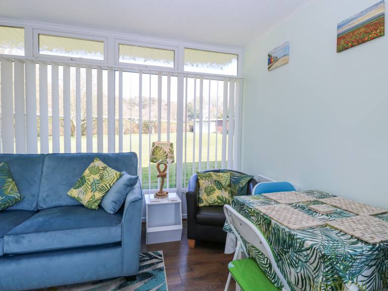 Cottage with yard | Beach view — photo 5