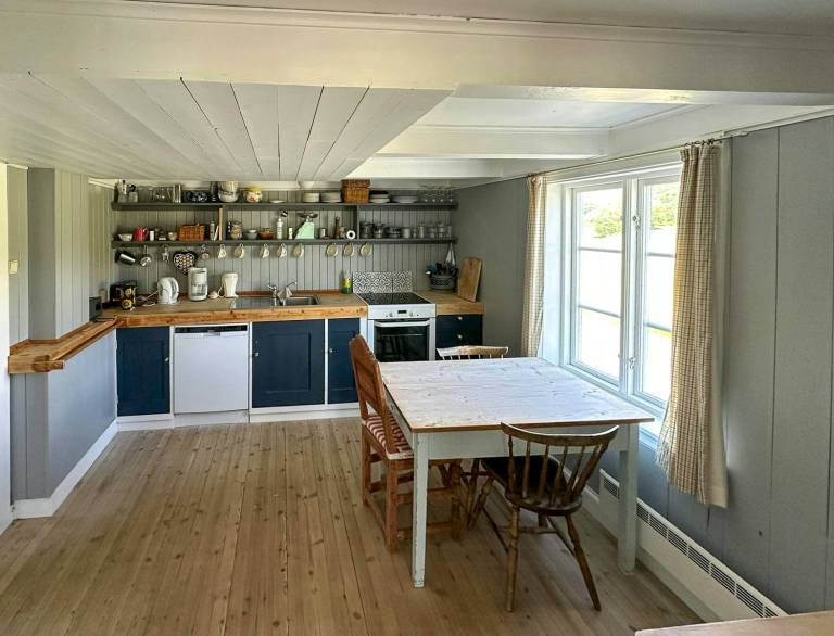 Historic barn and captain's house on Tromøya — photo 3
