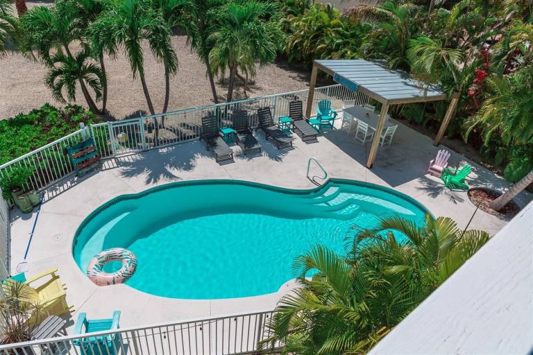 Sea Haven Waterfront Pool Home, 35' Dock, Walk to the Beach — photo 3