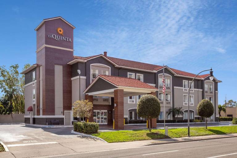 La Quinta Inn & Suites by Wyndham Tampa Bay Area-Tampa South in Tampa, FL