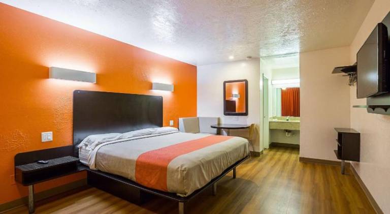 Motel 6 Madisonville, TX — photo 2