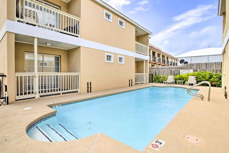 South Padre Island Getaway - Newly Renovated! — photo 3