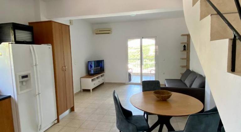 Fully equipped charming vacation home with yard, private pool & terrace | Dogs allowed — photo 2