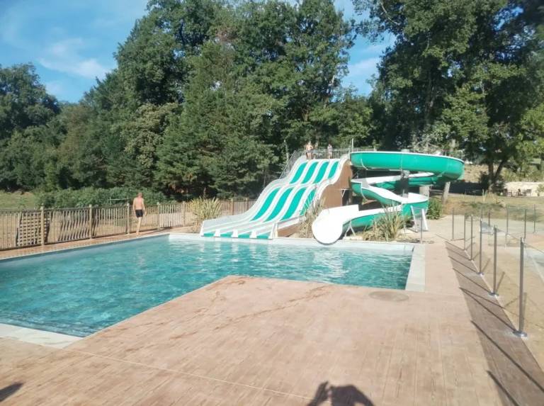 Camping with yard & pool in Cahors