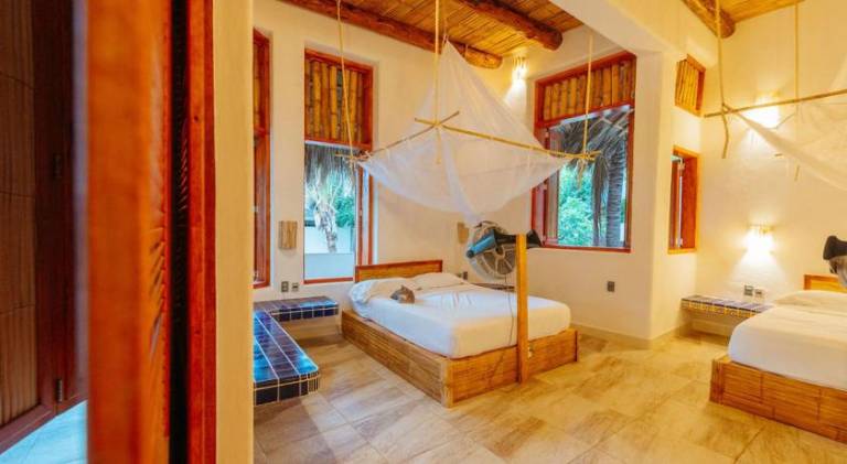 Lodge with terrace & yard | Beach nearby | Pets are welcome — photo 2