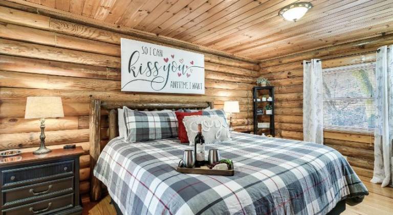 Pleasant vacation home with jacuzzi | Pet-friendly in Pigeon Forge, TN